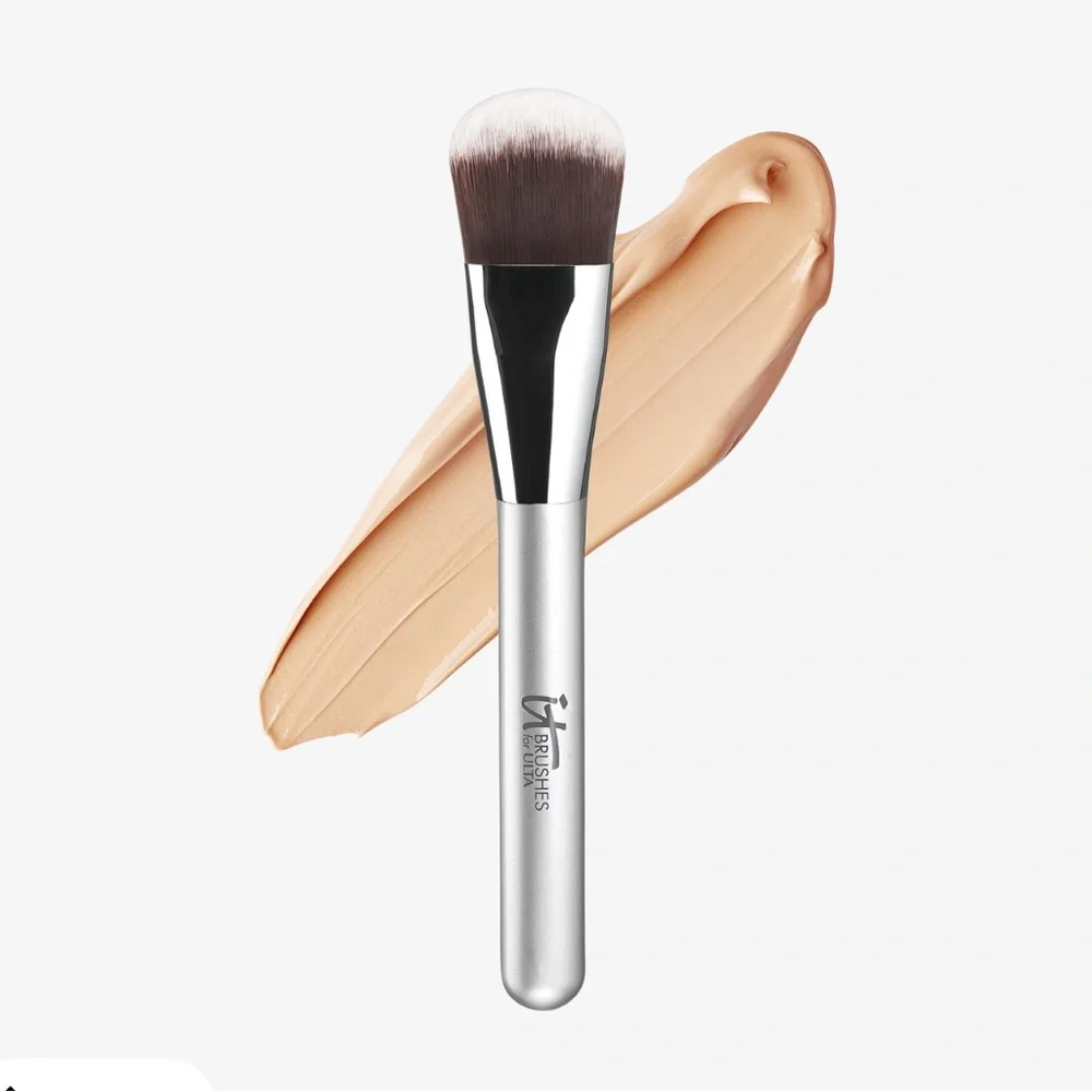 IT Cosmetics Silver and White Makeup Brush#106